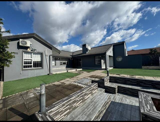 4 BEDROOM HOUSE FOR SALE IN MOUNTAIN RISE